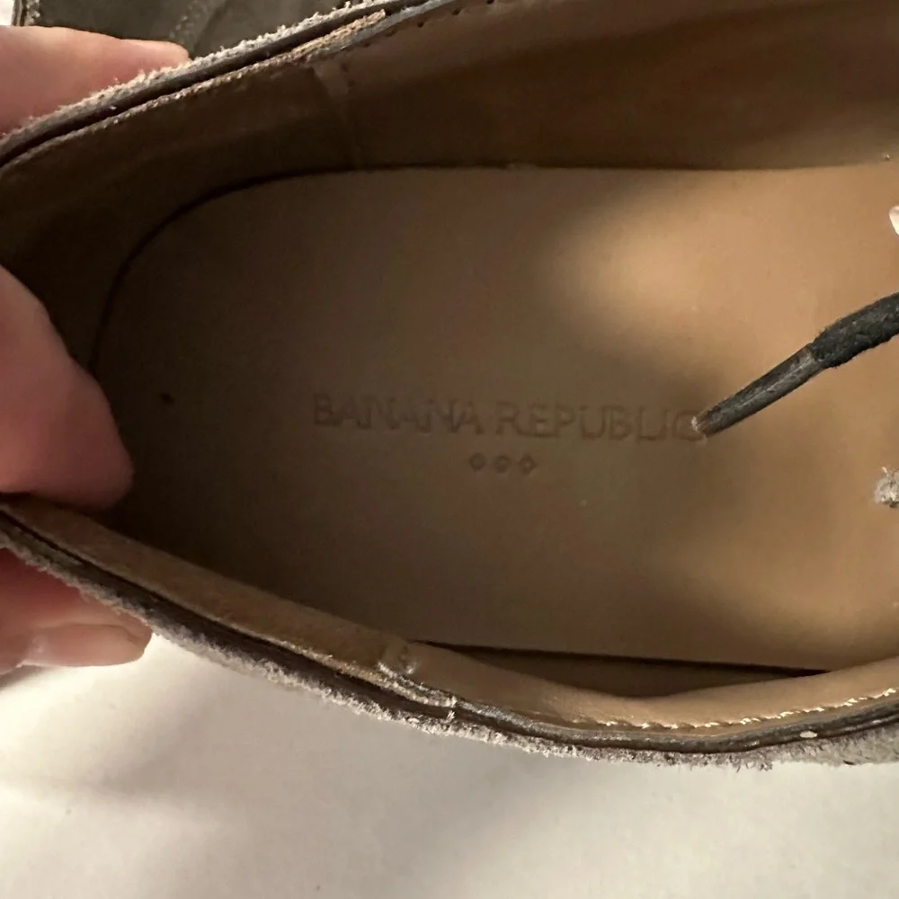 BANANA REPUBLIC SUEDE grey men's lace oxford.  11